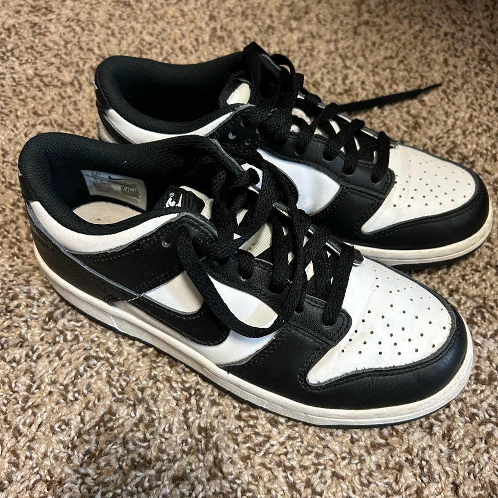 Nike Black and White Women's Sneakers